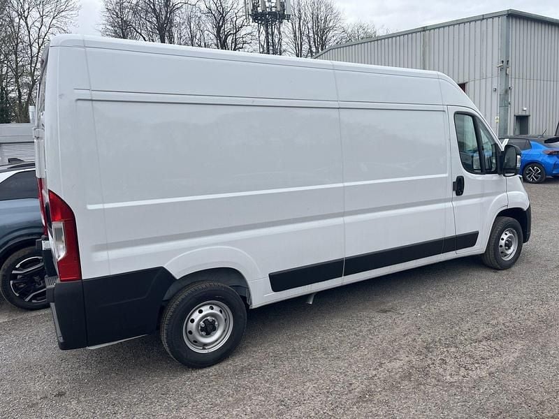 New Vauxhall Movano S 140 HP (102 kW) 2026 Kaolin white