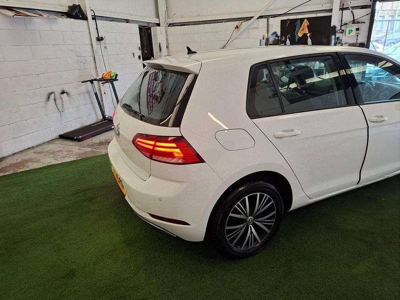 Used VW Golf VII SE 2018 White Hatchback