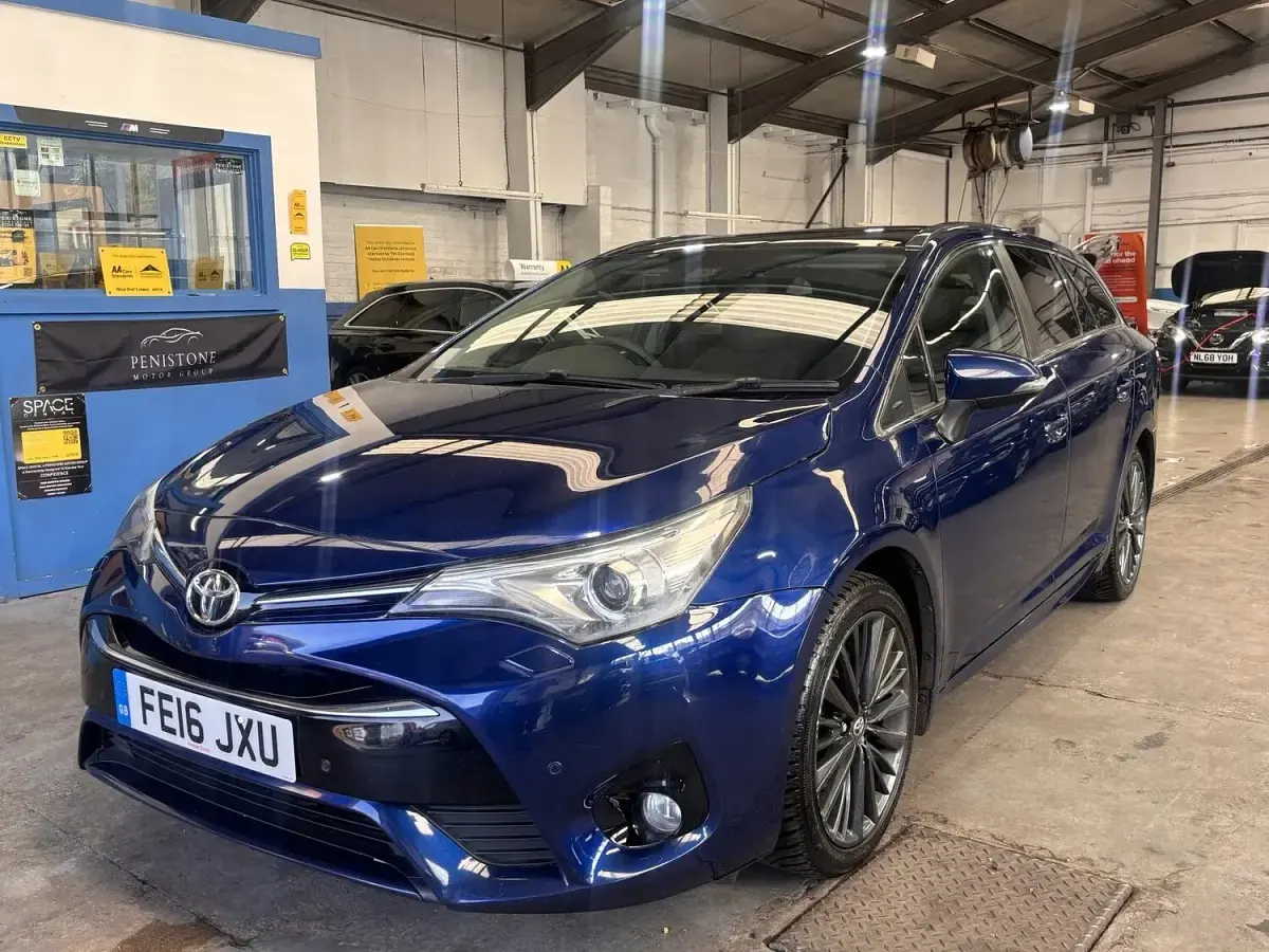 Used Toyota Avensis 143 HP (105 kW) 2016 Blue Estate