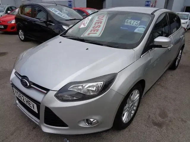 Usado Ford Focus Titanium 115 HP (84 kW) 2012 Prateado Citadino