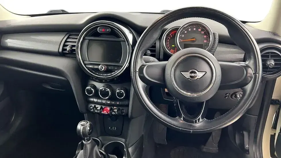 Used Mini ONE Hatch 101 HP (74 kW) 2016 White Hatchback