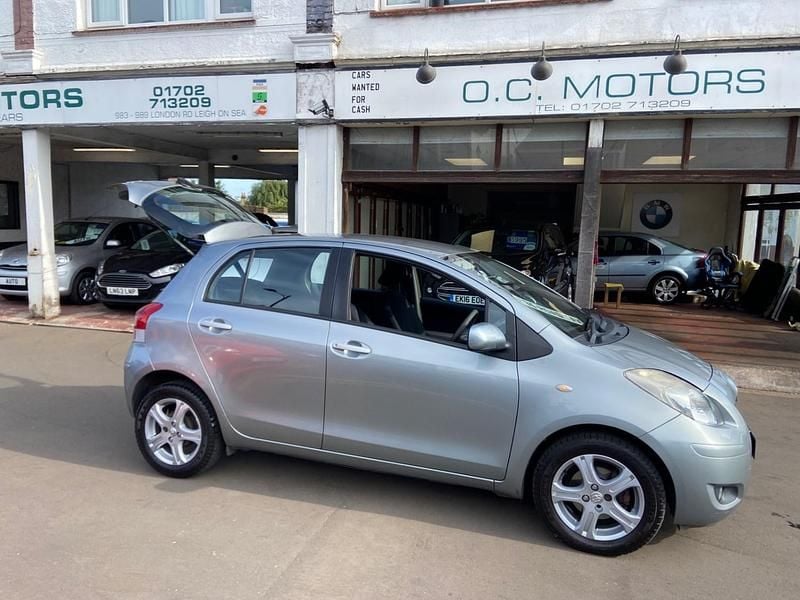 Silver Used 2010 Toyota Yaris Hatchback | £3,695 (Fair price) - Image 1/4