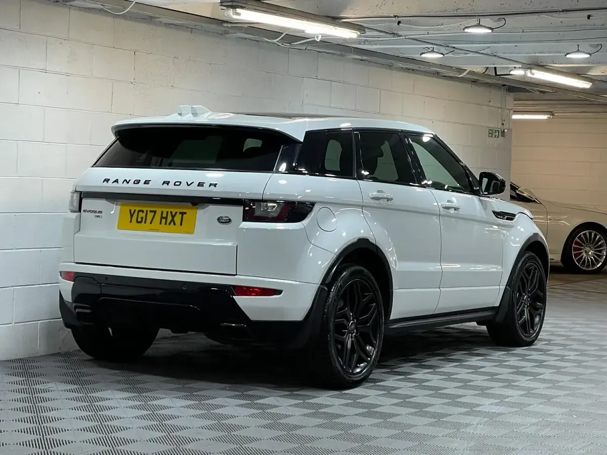 Used Land Rover Range Rover evoque HSE Dynamic 2017 White Estate