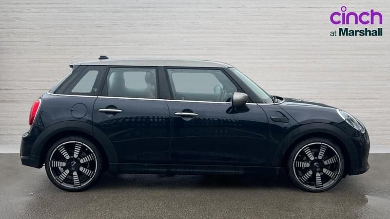 Used Mini Cooper Exclusive 136 HP (100 kW) 2022 Blue and black Hatchback