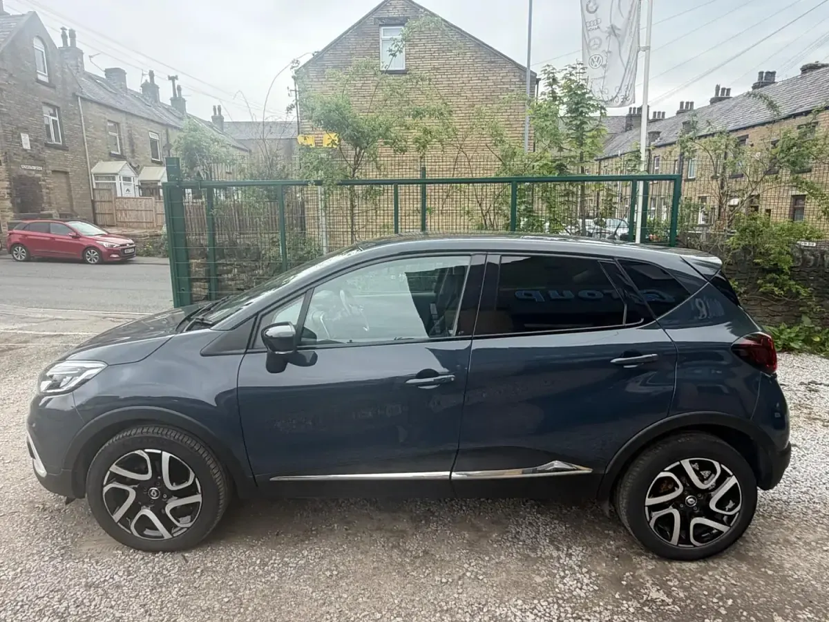 Used Renault Captur Dynamique 2017 Blue SUV