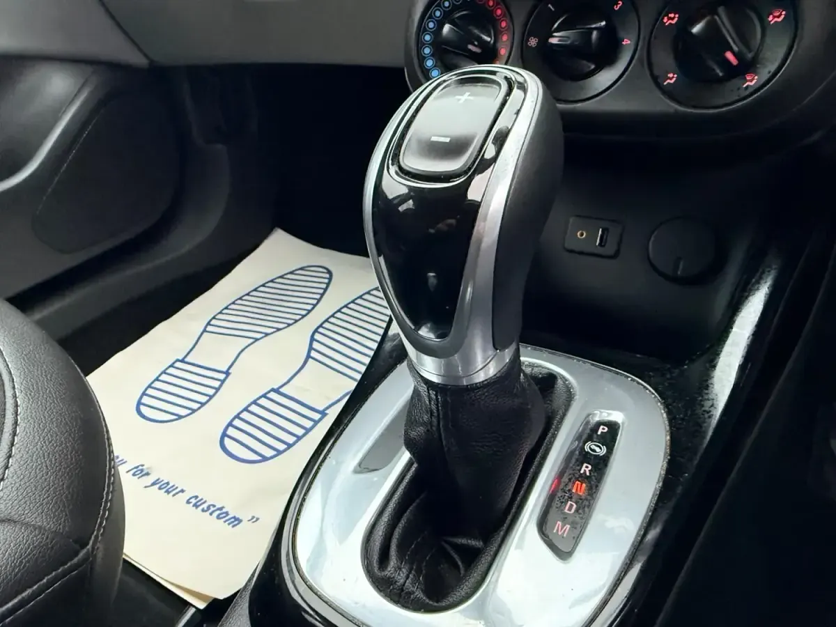 Second-hand Vauxhall Corsa 90 CP (66 kW) 2015 Verde Hatchback