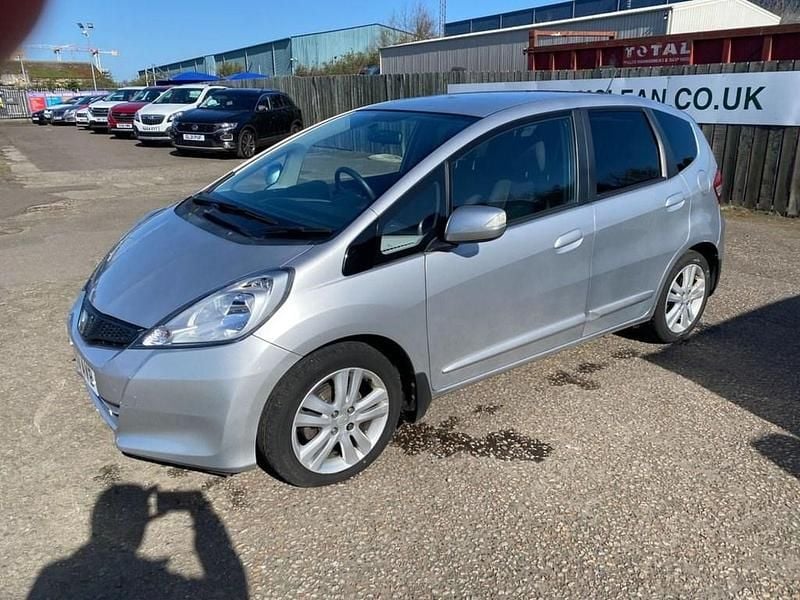 Begagnad Honda Jazz ES 99 HK (72 kW) 2013 Silver Halvkombi