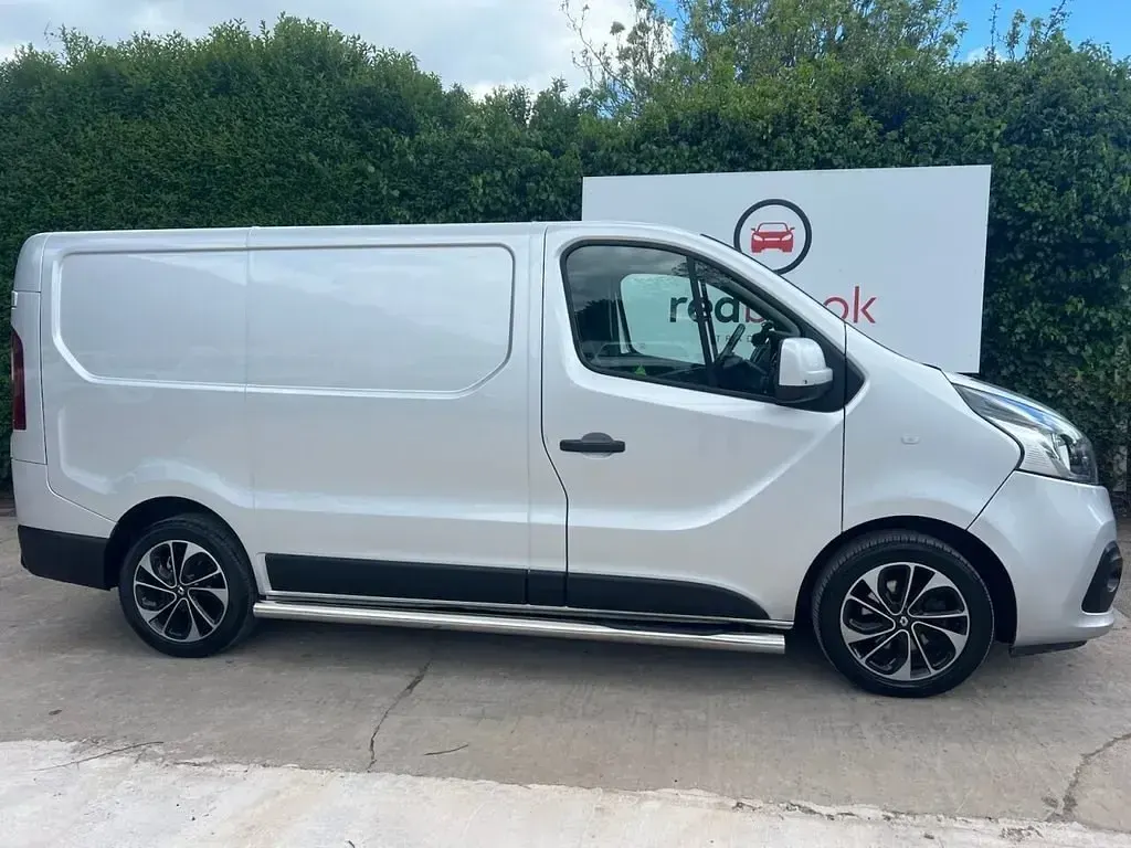 Gebraucht Renault Trafic 2017 Silber Van / Kleinbus