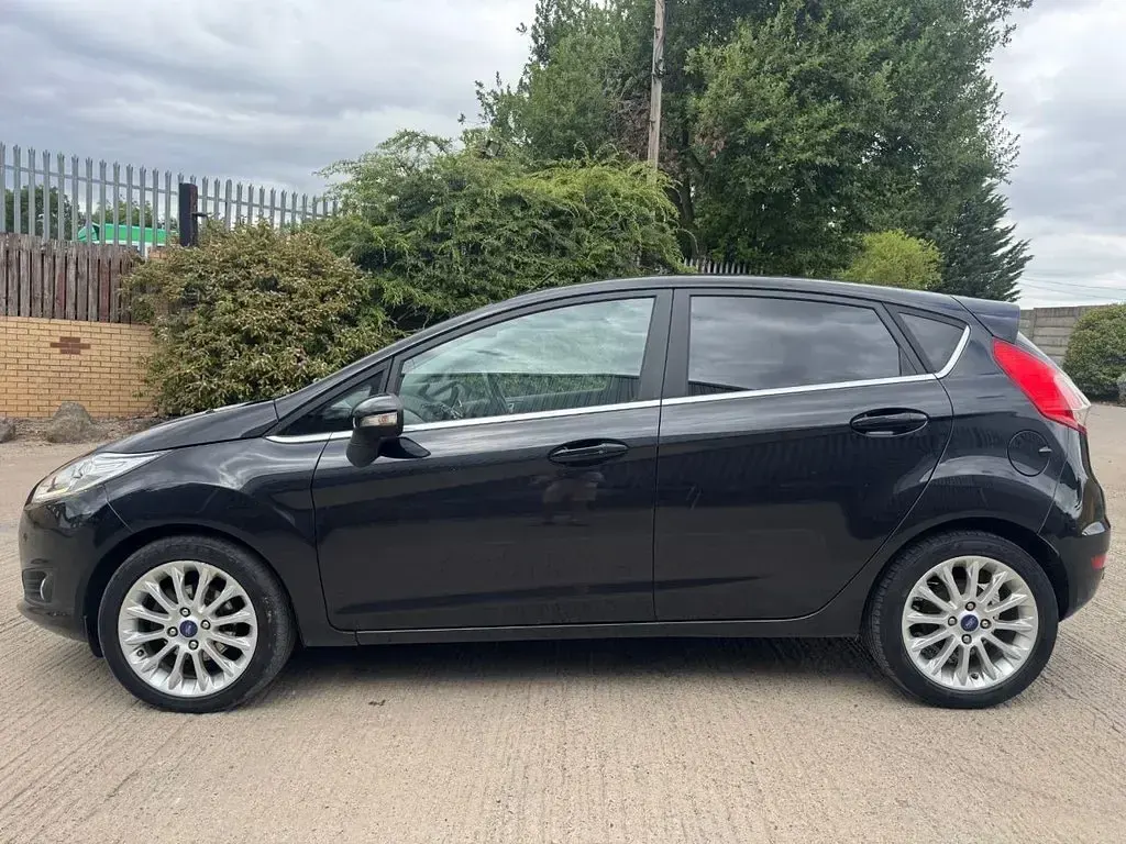 Used Ford Fiesta Titanium X 95 HP (69 kW) 2014 Black Hatchback