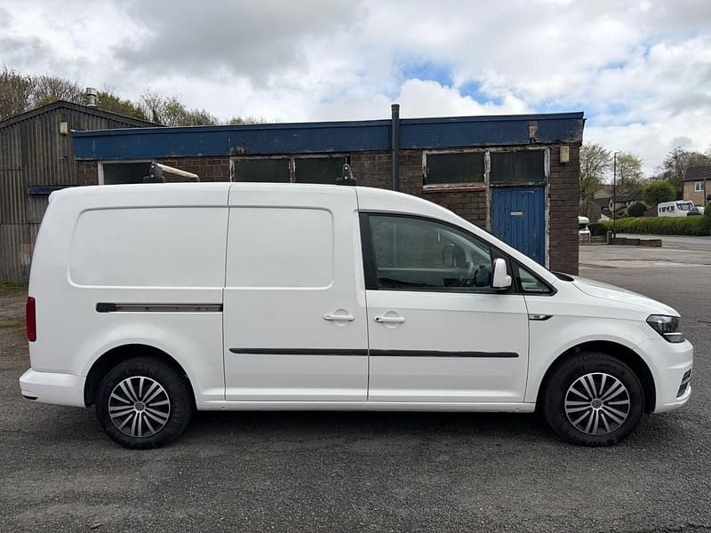 Used VW Caddy Maxi Trendline 102 HP (75 kW) 2016 White MPV