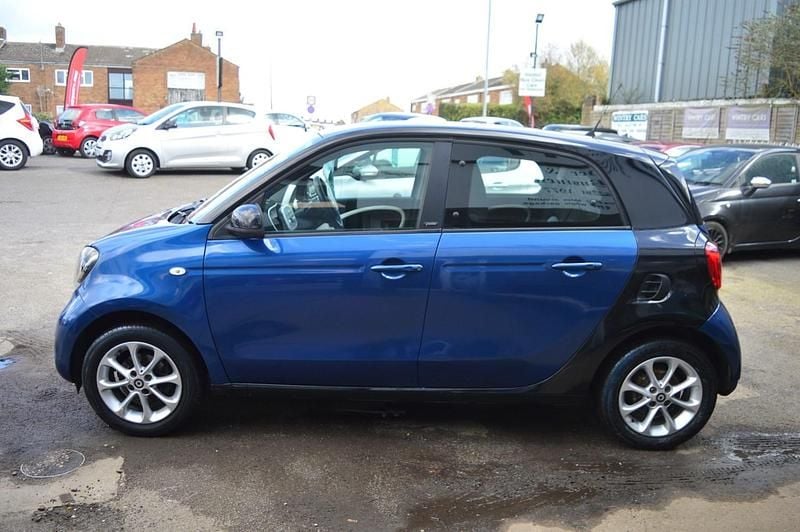 Used Smart ForFour Passion 90 HP (66 kW) 2015 Blue Hatchback