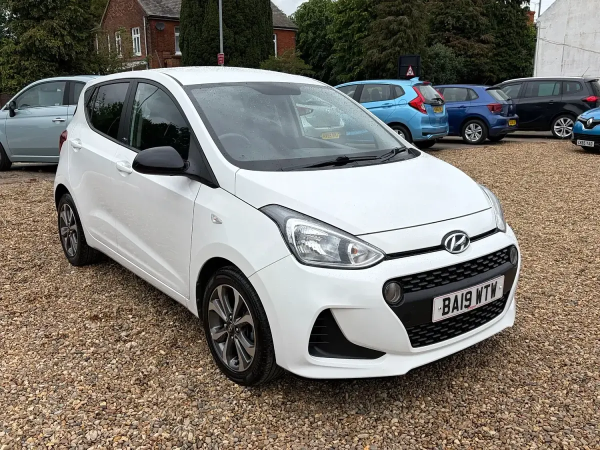 Used Hyundai i10 67 HP (49 kW) 2019 White Hatchback