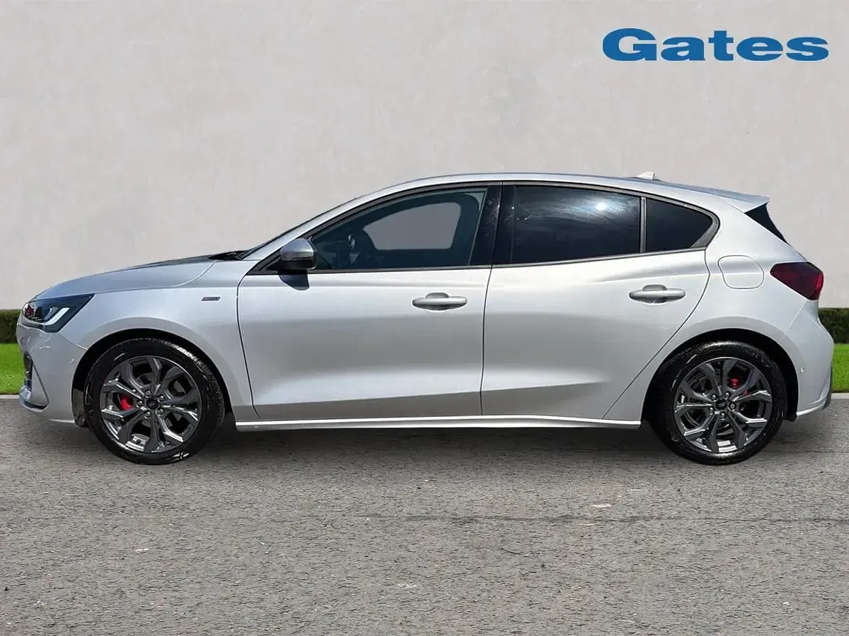 Usado Ford Focus ST-Line 125 HP (91 kW) 2025 Prateado Citadino