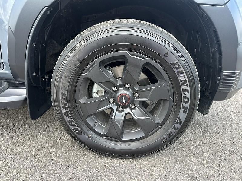 Used Isuzu D-Max 163 HP (119 kW) 2025 Steel grey Pickup