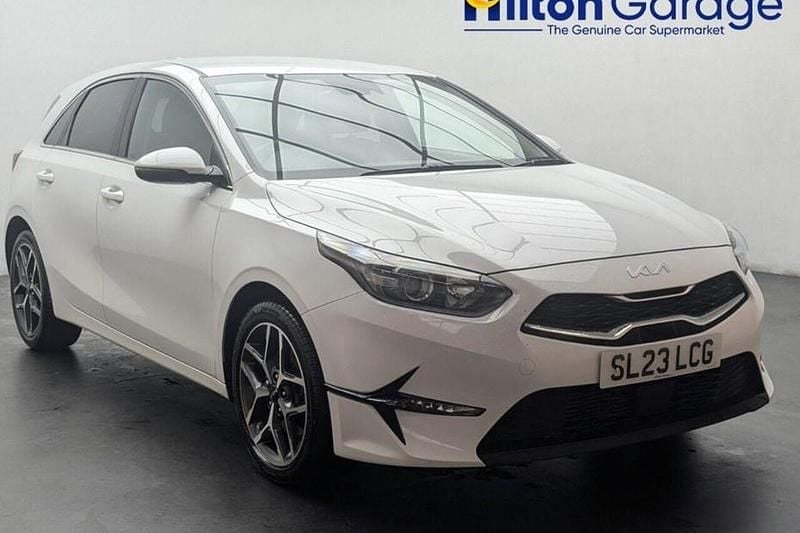White Used 2023 Kia Ceed Hatchback | £14,850 (Good price) - Image 1/1