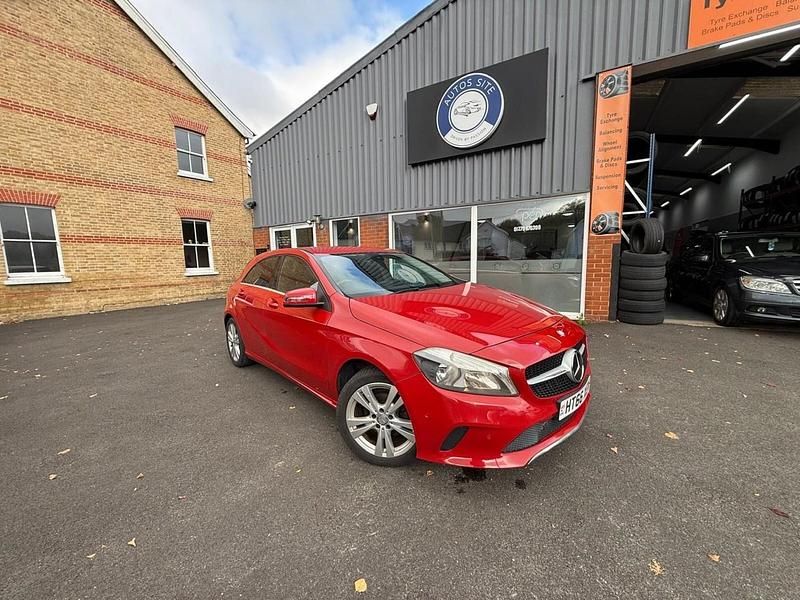 Used Mercedes A180 Executive 109 HP (80 kW) 2016 Red Hatchback