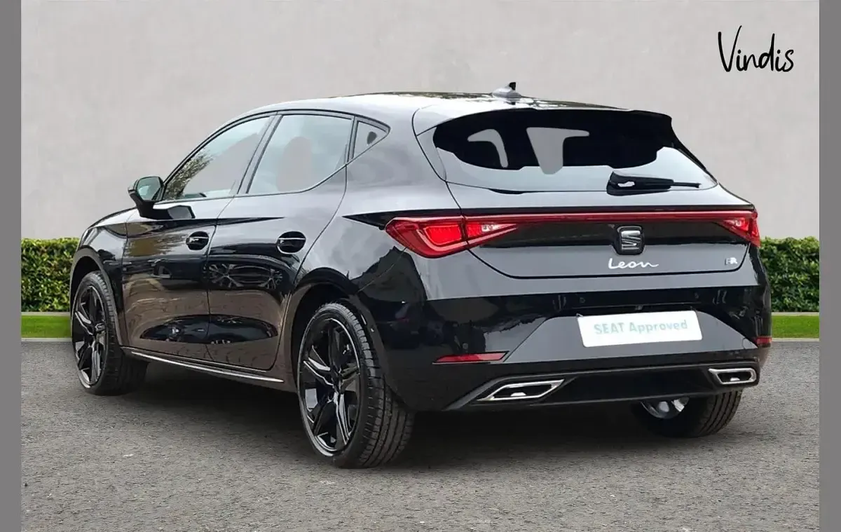 Begagnad Seat Leon Black Edition 147 HK (108 kW) 2026 Svart Halvkombi