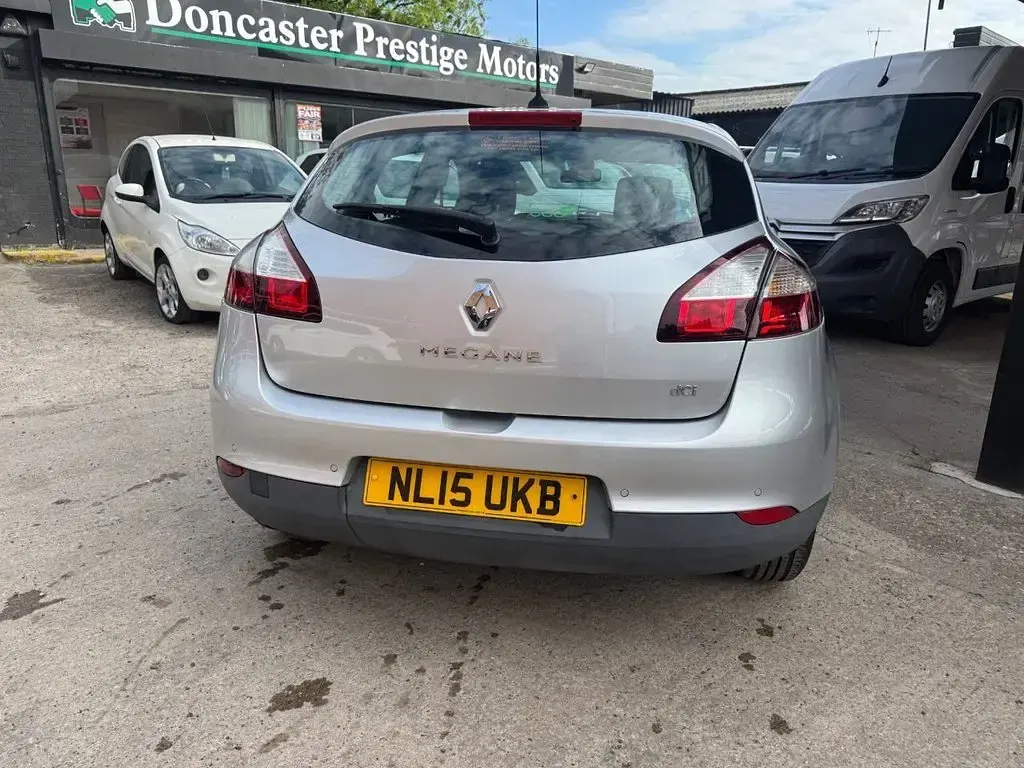 Used Renault Mégane Dynamique 2015 Silver Hatchback