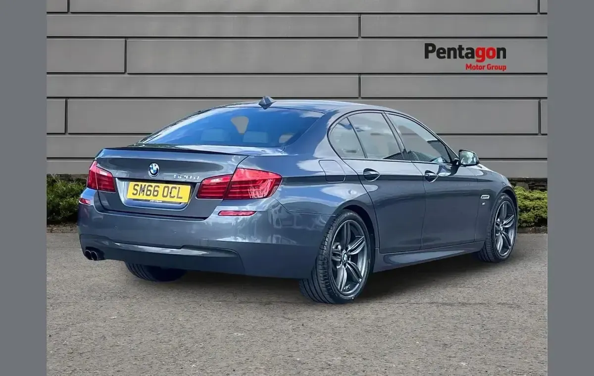 Używany BMW 520 M Sport 187 KM (137 kW) 2016 Szary Sedan/Limuzyna