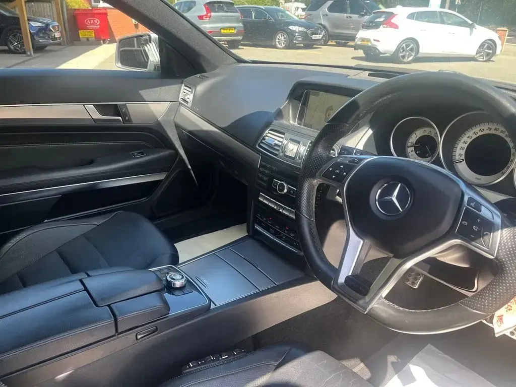 Käytetty Mercedes E220 AMG line 177 HP (130 kW) 2015 Hopea Coupe - kaksiovinen