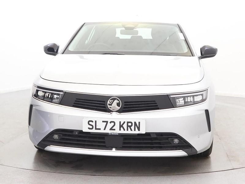 Second-hand Vauxhall Astra Design Edition 130 CP (95 kW) 2022 Gri Hatchback