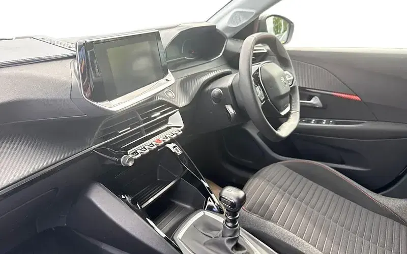 Used Peugeot 208 Active+ 102 HP (75 kW) 2023 White Hatchback