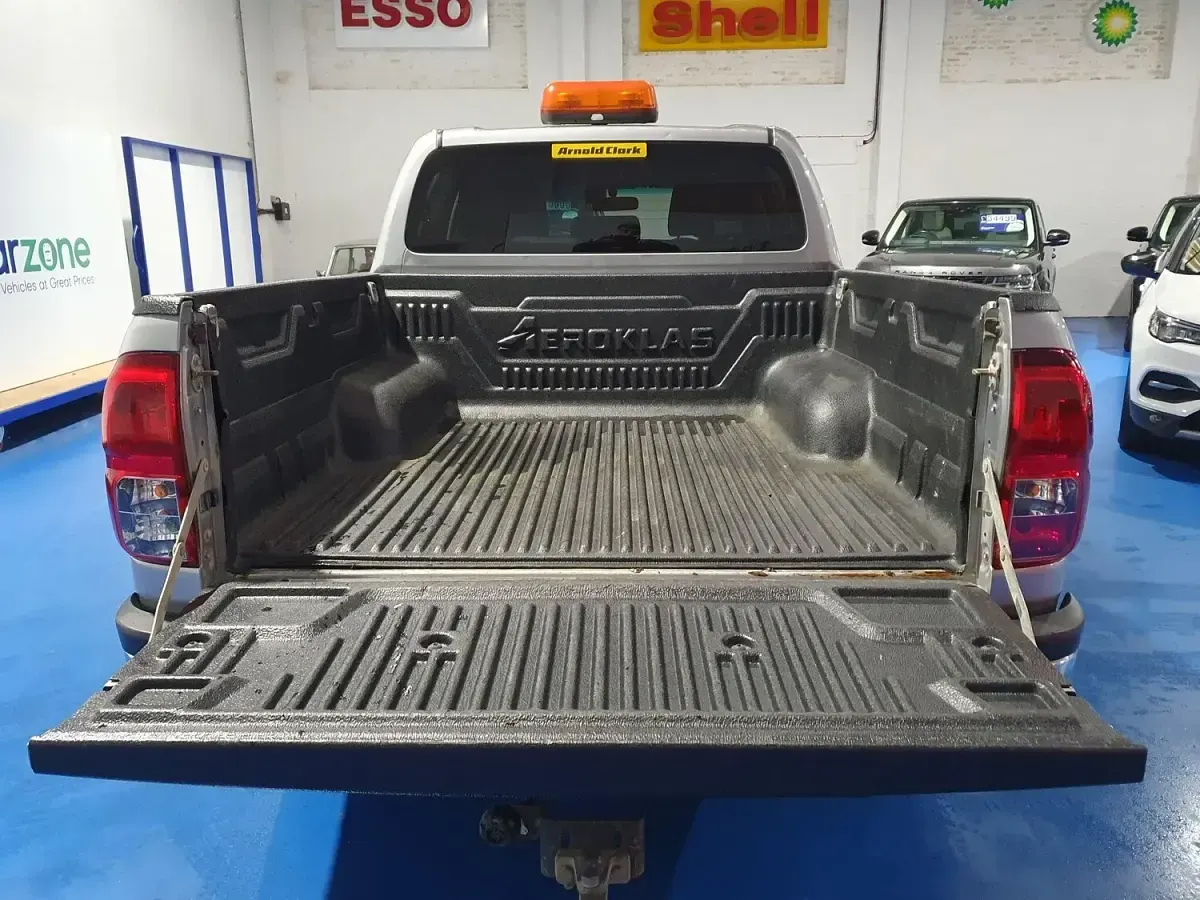 Used Toyota HiLux 150 HP (110 kW) 2019 Silver Pickup
