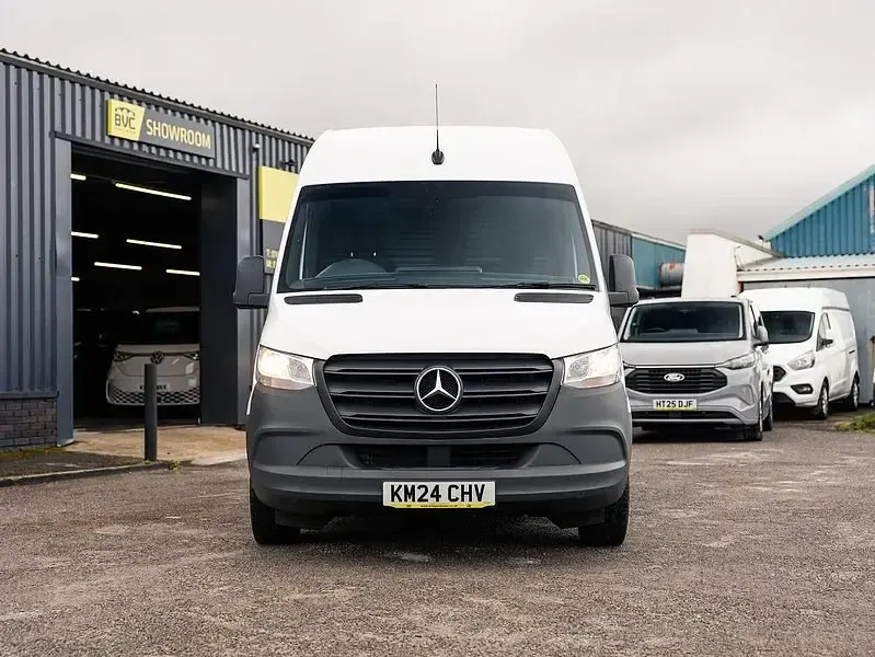 Begagnad Mercedes Sprinter Premium 150 HK (110 kW) 2024 Vit Van