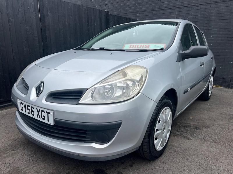 Silver Used 2006 Renault Clio II Expression Hatchback | £1,295 (Expensive) - Image 1/4