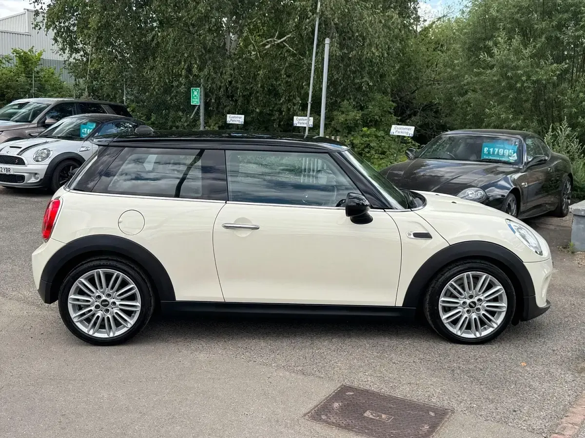 Used Mini Cooper Hatch 2017 White Hatchback