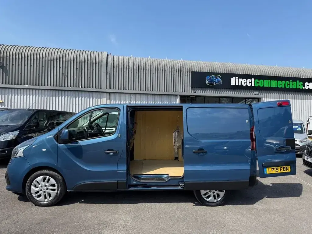 Used Renault Trafic 2019 Blue MPV