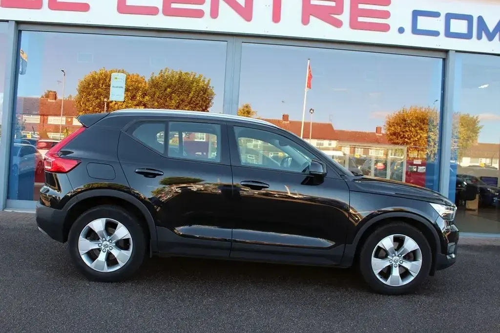 Used Volvo XC40 Momentum 190 HP (139 kW) 2020 Black SUV