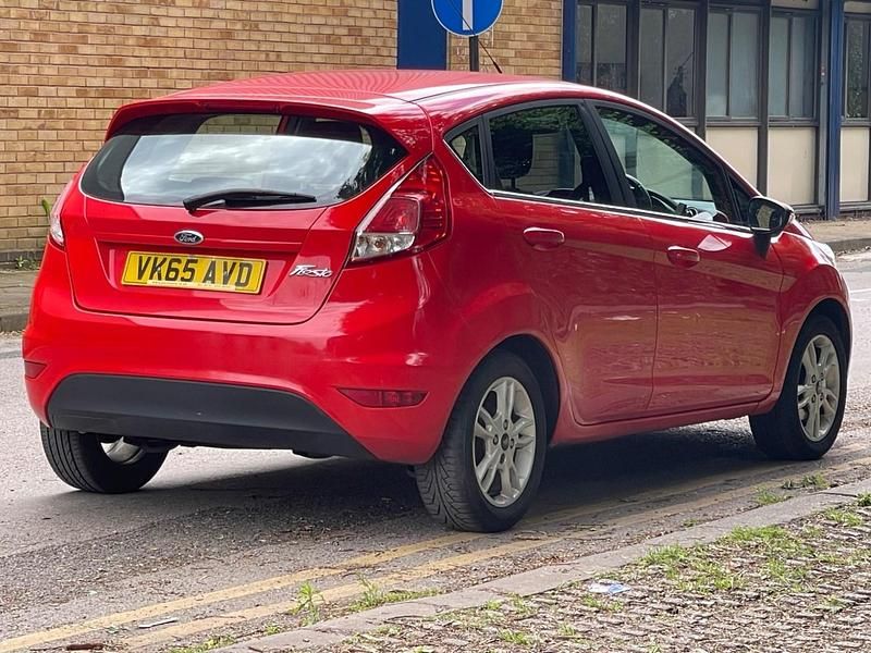 Used Ford Fiesta Zetec 2015 Red Hatchback