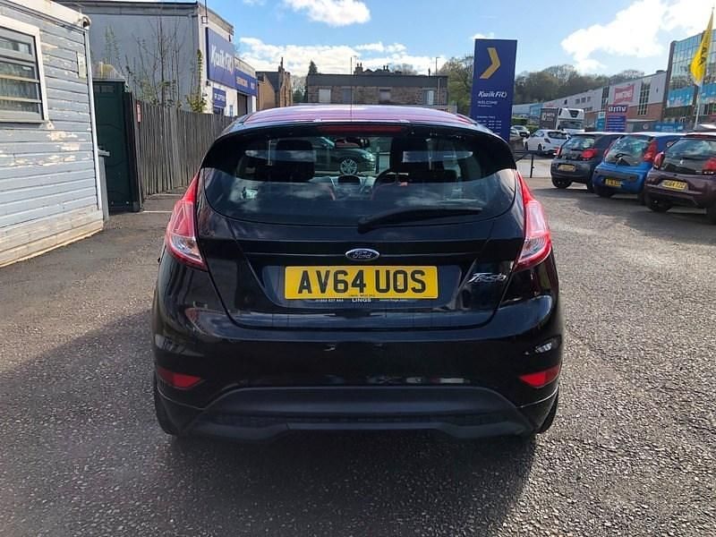 Usado Ford Fiesta Zetec 140 HP (102 kW) 2014 Preto Citadino