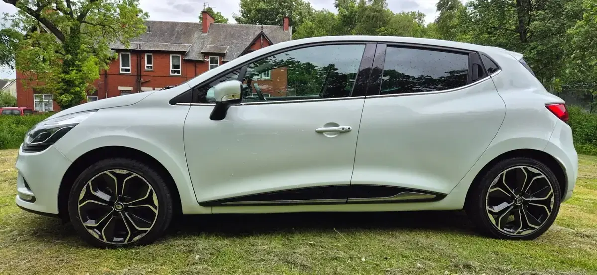 Used Renault Clio IV Iconic 90 HP (66 kW) 2019 White Hatchback
