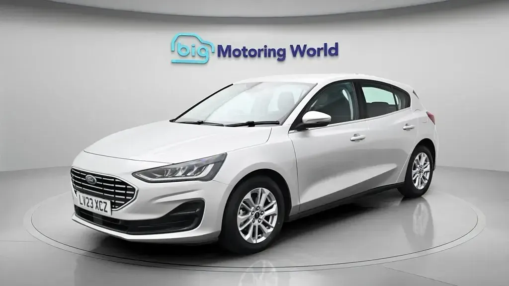 Usado Ford Focus Titanium 125 HP (91 kW) 2023 Prateado Citadino