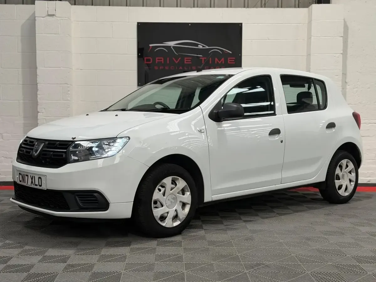Used Dacia Sandero Ambiance 90 HP (66 kW) 2017 White Hatchback