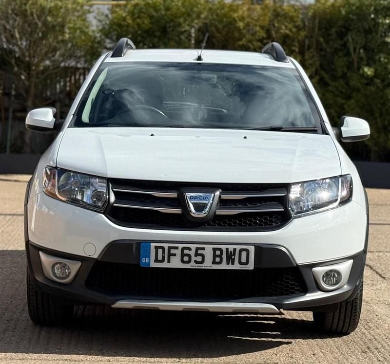 Used Dacia Sandero Lauréate 90 HP (66 kW) 2015 White Hatchback