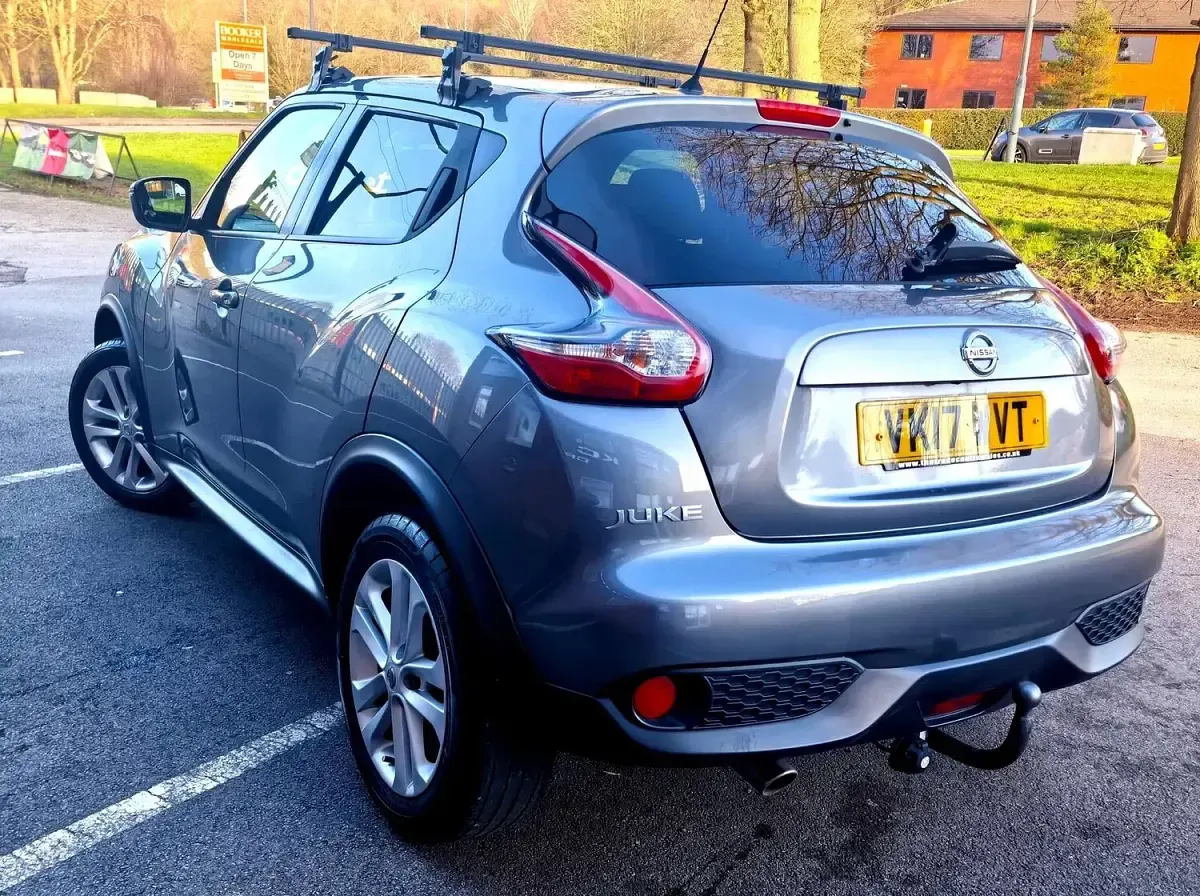 Usado Nissan Juke N-Connecta 110 HP (80 kW) 2017 Cinzento SUV