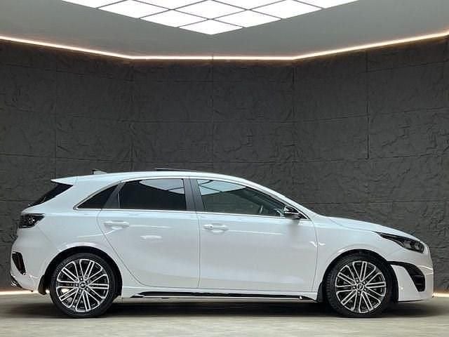 Usado Kia Ceed GT-Line S 158 HP (116 kW) 2023 Branco Citadino