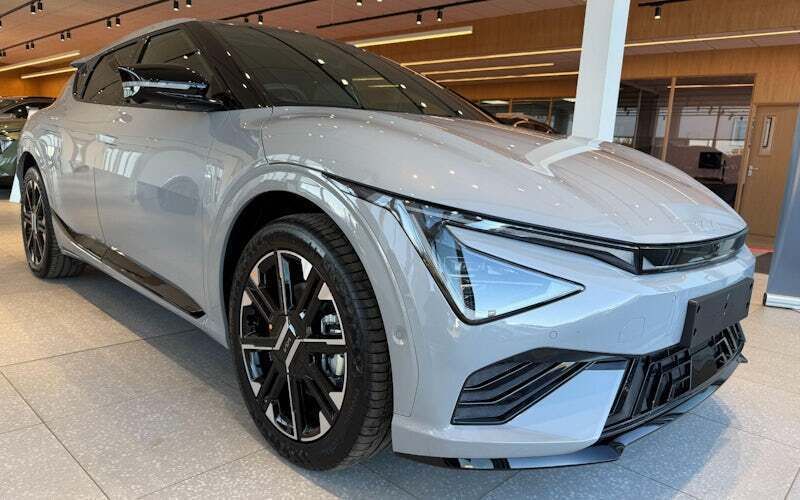 New 2025 Kia EV6 GT-Line S SUV | £55,310 (Expensive) - Image 1/4
