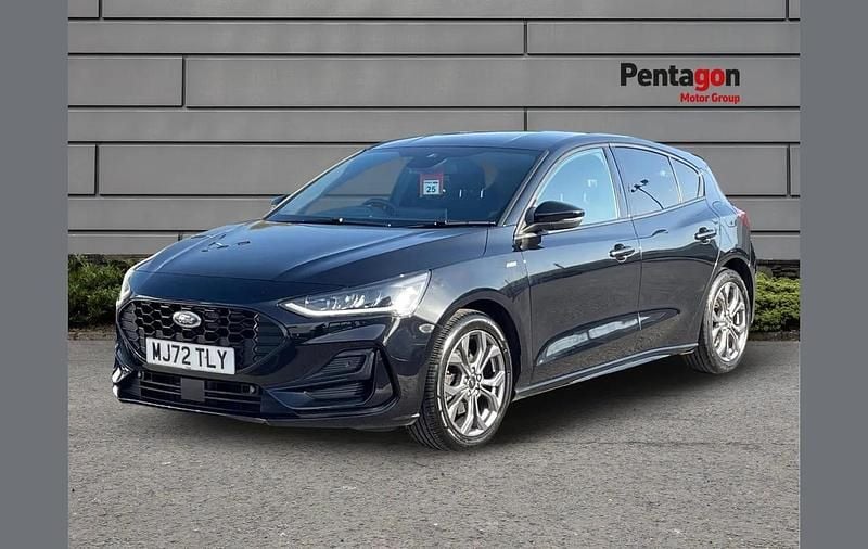 Begagnad Ford Focus ST-Line 123 HK (90 kW) 2023 Svart Halvkombi
