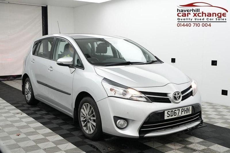 Used Toyota Verso 112 HP (82 kW) 2017 Silver MPV