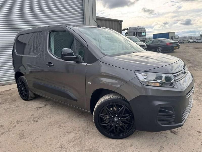 Used Citroën Berlingo 100 HP (73 kW) 2022 Grey MPV