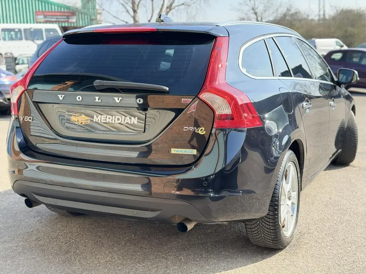 Used Volvo V60 SE Lux 180 HP (132 kW) 2011 Black Estate