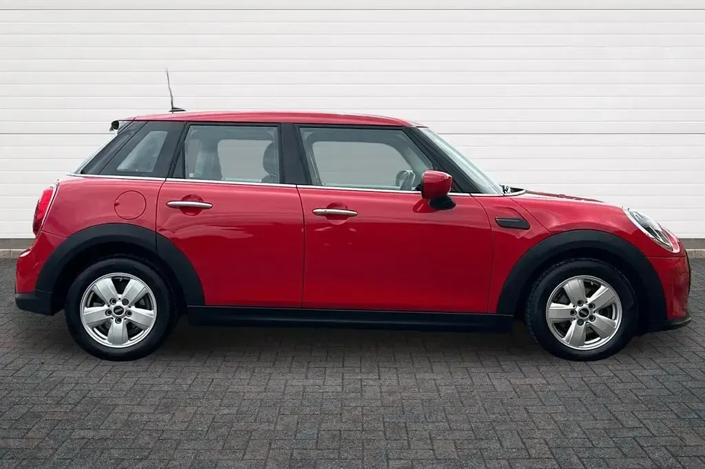 Used Mini Cooper Classic 136 HP (100 kW) 2022 Red Hatchback