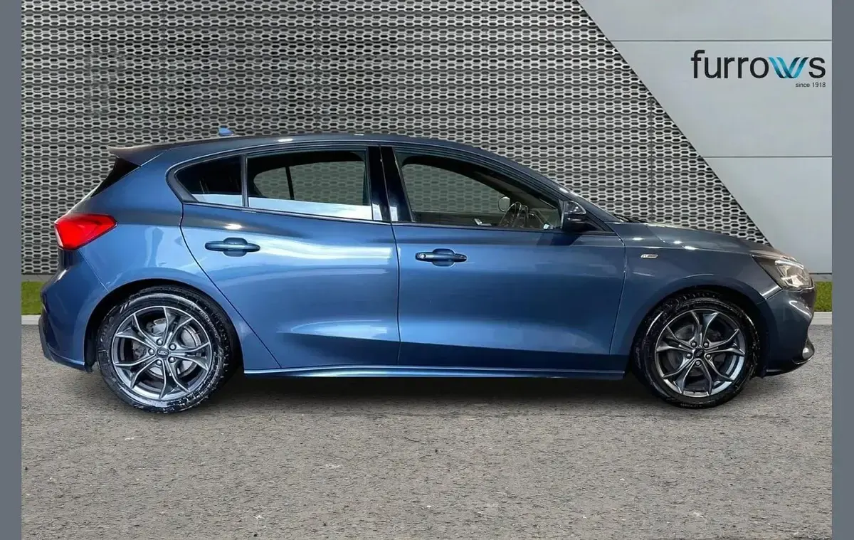 Used Ford Focus ST-Line 123 HP (90 kW) 2019 Blue Hatchback