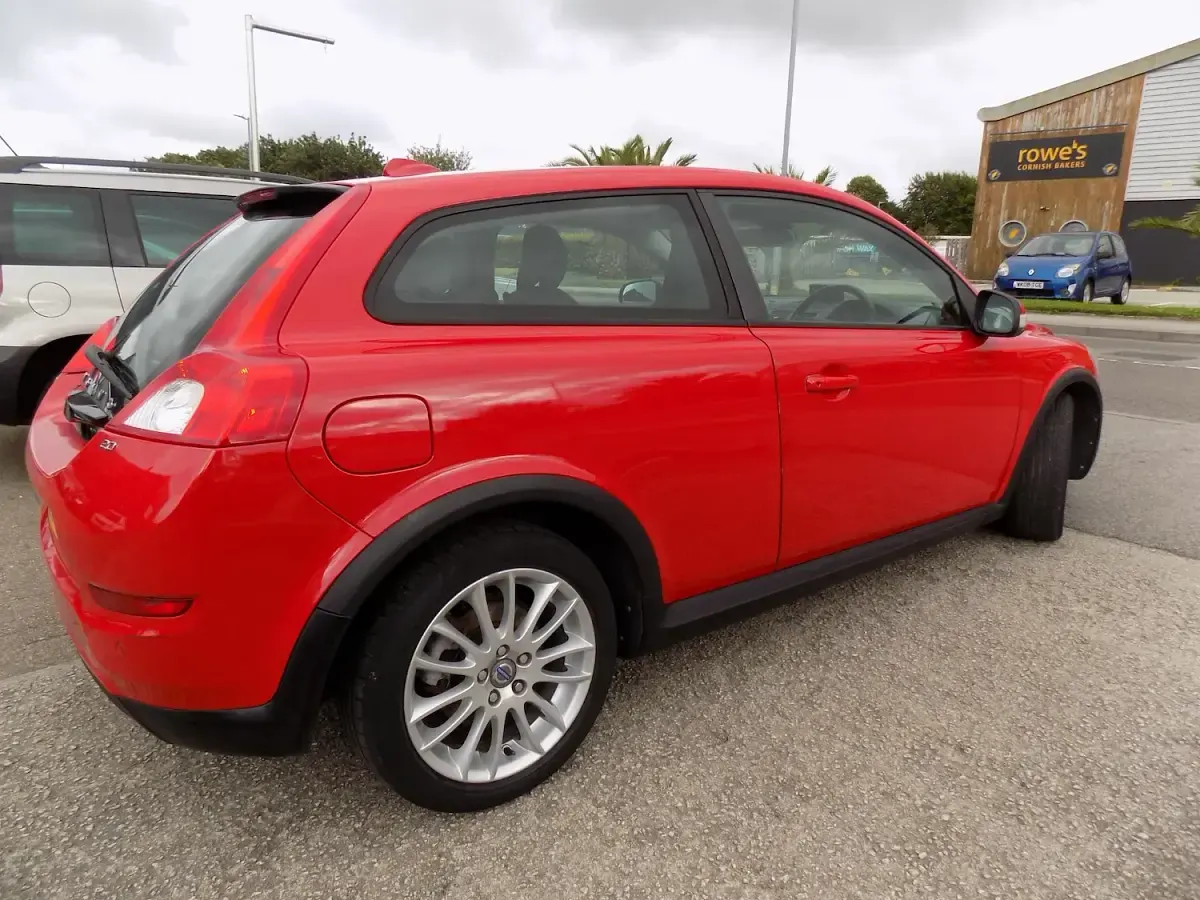 Used Volvo C30 SE Lux 145 HP (106 kW) 2012 Red Hatchback