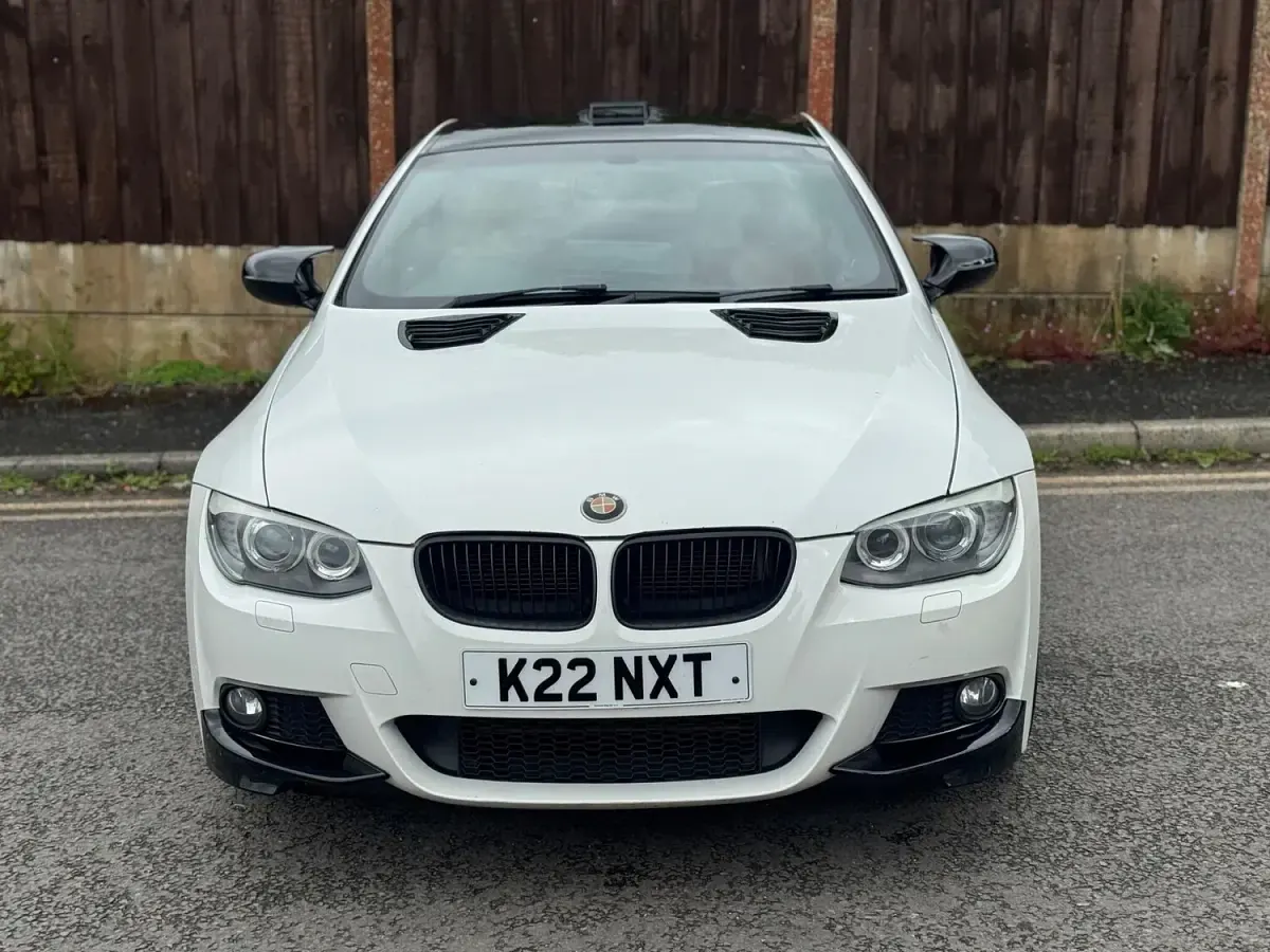 Begagnad BMW 318 M Sport 2011 Vit Sportkupé