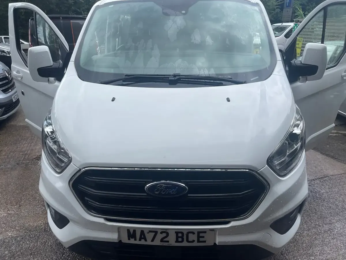 Used Ford Transit Custom Limited 130 HP (95 kW) 2022 White Van